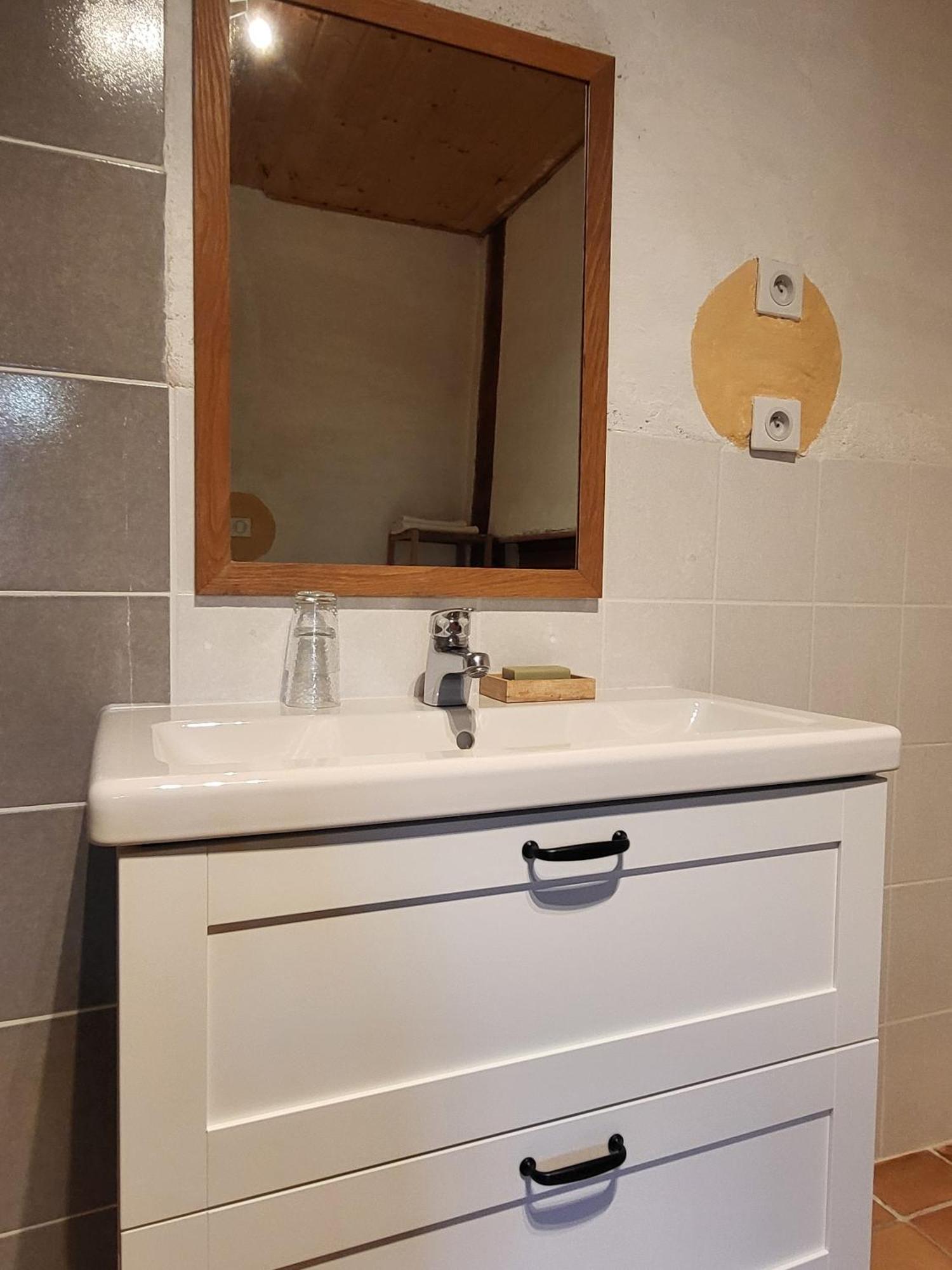 Hotel Le Grenier A Ble Satillieu Zimmer foto